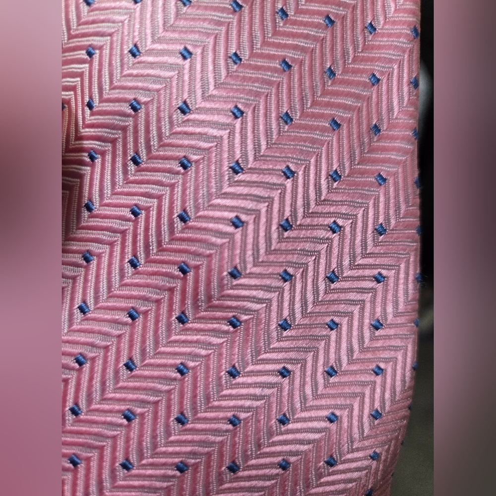 Kailong Pink Men's Tie, Blue Square Accent Design, 58 Inches Long, NWOT - Picture 8 of 8